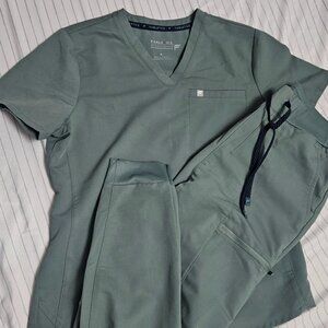 Fabletics set Green(kind of like sage)💚 😍